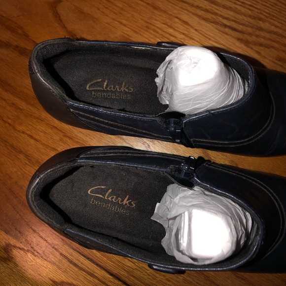 Clarks Bendables Leather Black Booties 9.5W - Picture 4 of 6